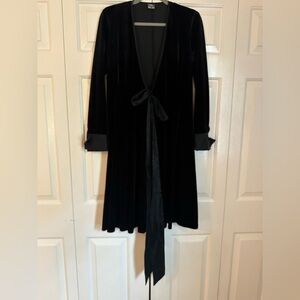 MUSE BLACK VELVET & SILK WRAP OPERA JACKET / DRESS - Size 6P SKU:386